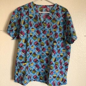Scrub top - cupcake pattern